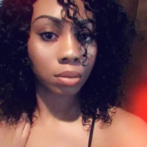 Meet your Posher, Ariel - Picture 1 of 1